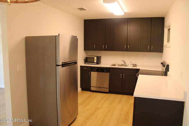 Foto del edificio - 9265 Danville Ave