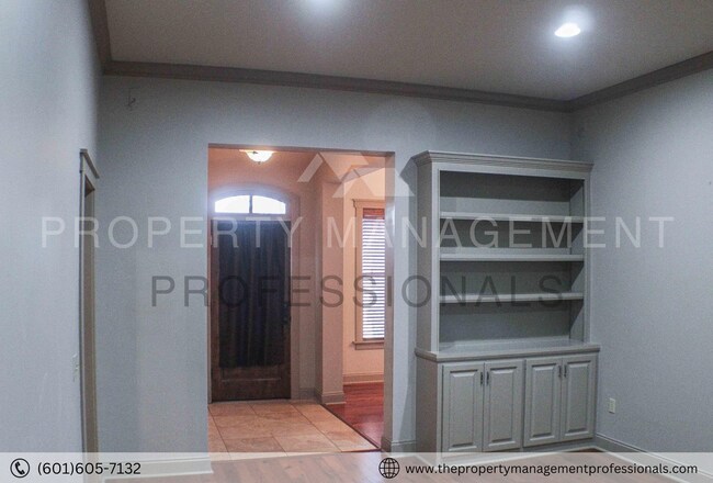 Foto del edificio - A custom beauty in a gated subdivision!