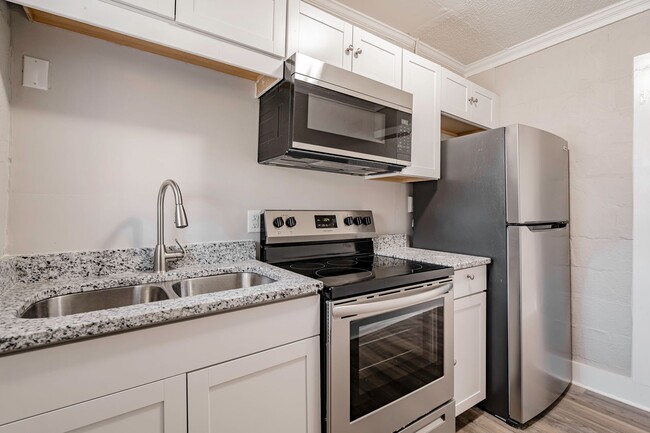 Building Photo - Charming Apartment Downtown Columbia - Hou...