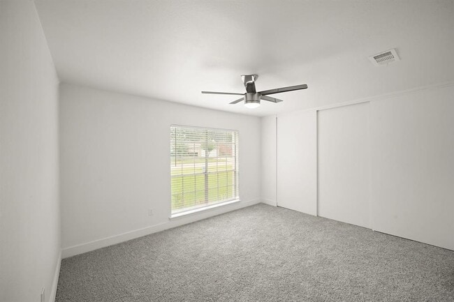 Building Photo - 6738 Prairie Village Dr