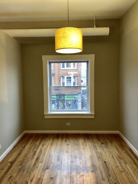 Foto del edificio - 3136 W Montrose Ave