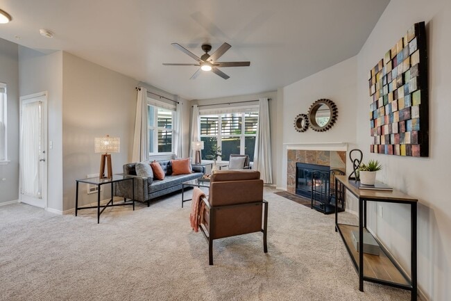 Building Photo - 2 bd 1.75 bath Lynnwood Townhome  availabl...