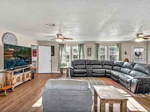 Foto del edificio - 608 Oak Ln