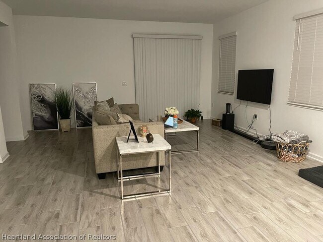 Foto del edificio - 921 Washington St