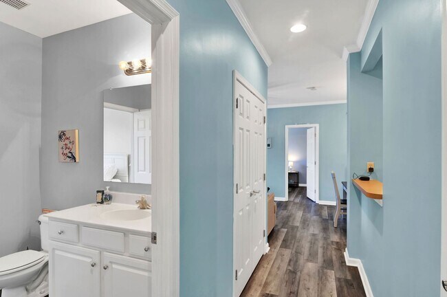 Foto del edificio - Charming 2-Bedroom Condo for Rent – Your P...