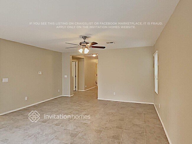 Building Photo - 1425 E Lakeview Dr
