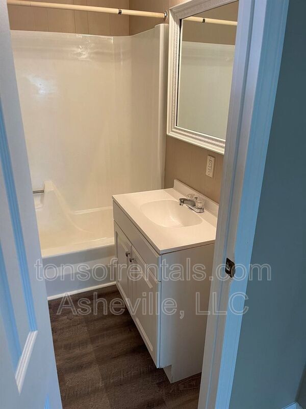 506 W Allen St Unit 9, Hendersonville, NC 28739 Condo for Rent in