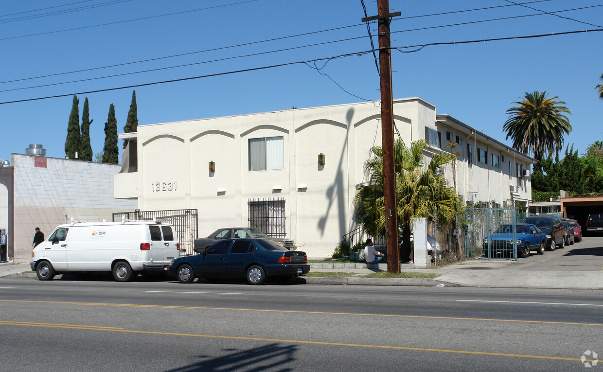 Foto del edificio - 13631 Vanowen St
