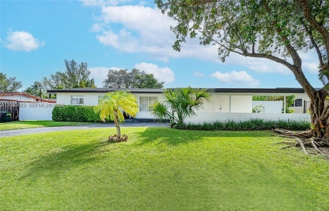 Building Photo - 8810 SW 43rd Ter