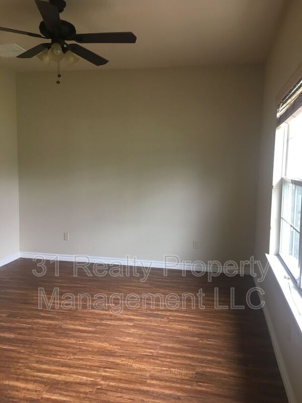 Building Photo - 1009 Rice St