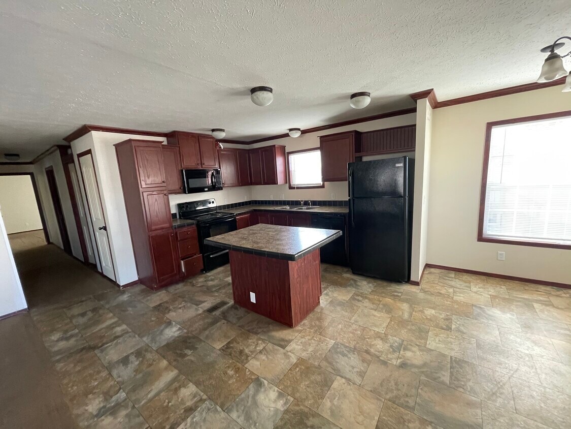 Kitchen with Island - 1913 Borman Ct