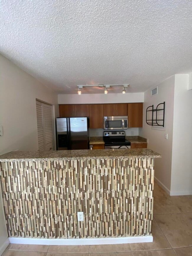 Building Photo - 1215 Crystal Way