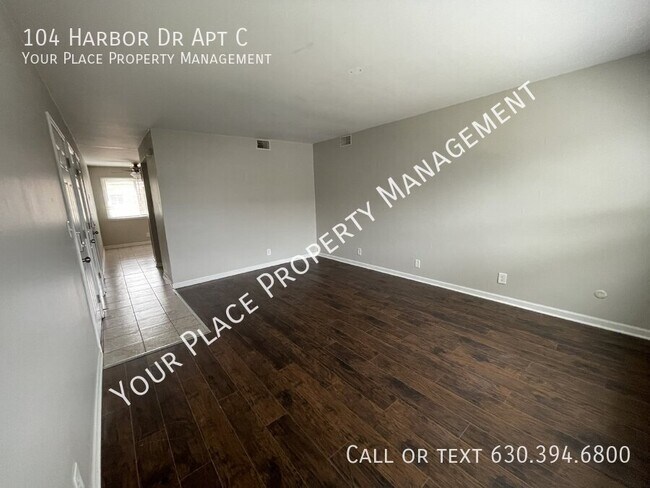 Building Photo - Freshly Painted 2BR, 1BA Centrally Located...