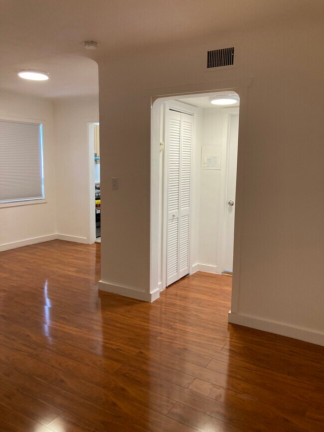 Foto del edificio - 2101 Bay Dr