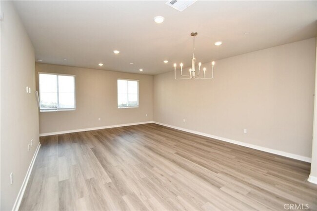 Foto del edificio - 1487 Skyline Ln