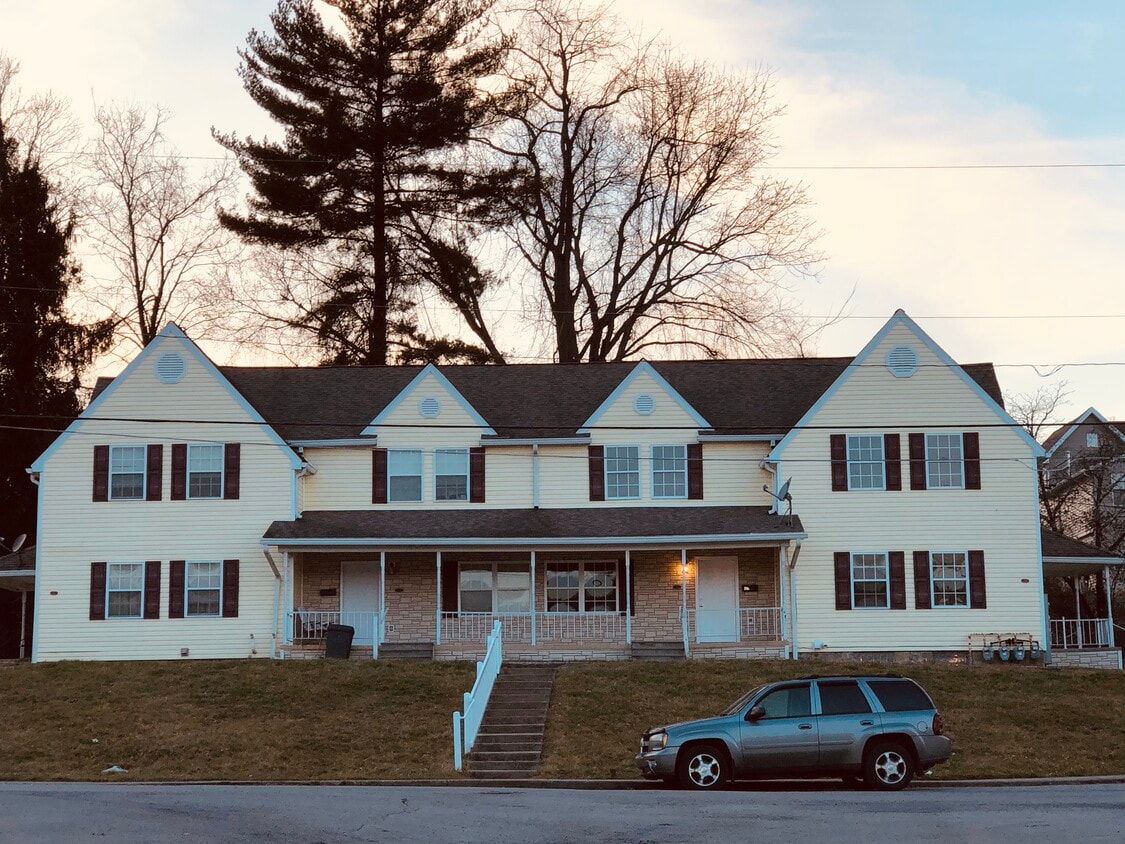 Front of Building - 1107 Chamberlain Ave