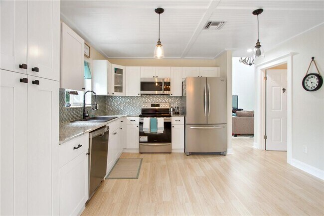 Foto del edificio - 6885 Barnwell Dr