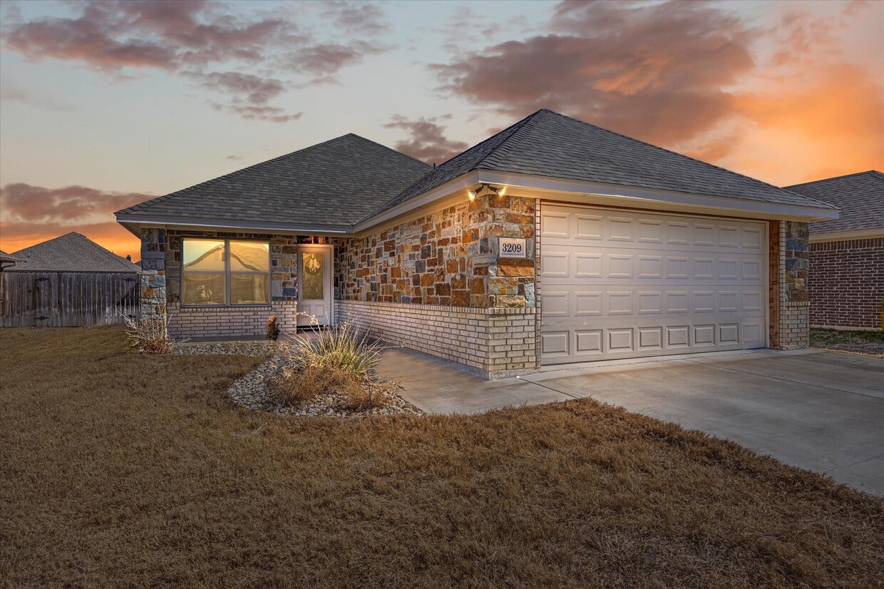 Primary Photo - 3209 McCoy Ln