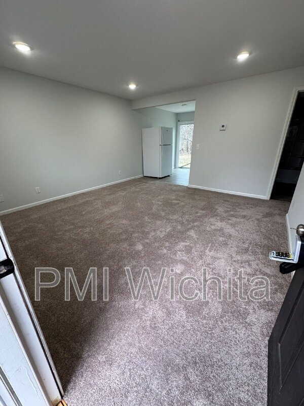 Foto del edificio - 422 W Mahoney Dr