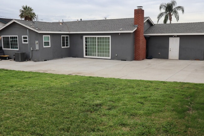 Building Photo - 9983 Vernon Ave