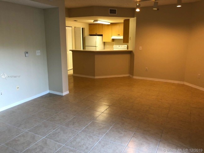 Building Photo - 5056 Lantana Rd