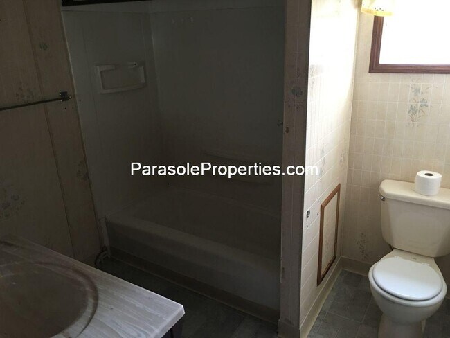 Foto del edificio - 646 Meade St- Front