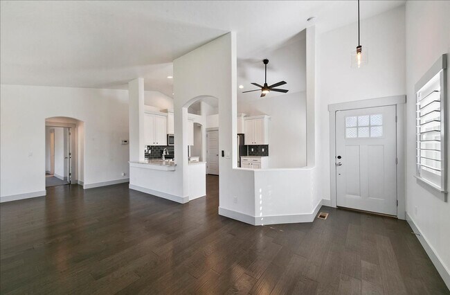 Building Photo - Warm & Welcoming Kuna Rental