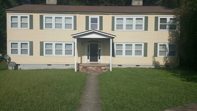 Building Photo - 595 Colonial Cir