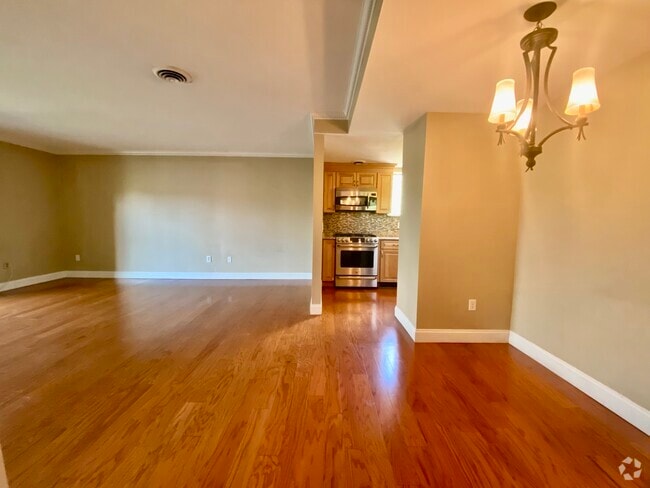 Building Photo - 20 Stearns Rd