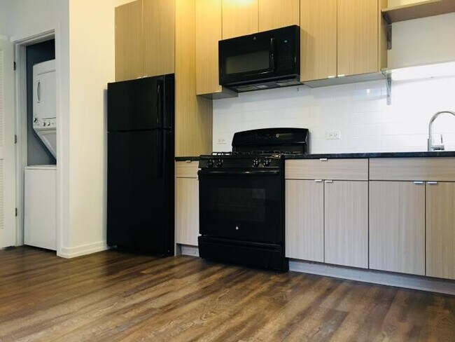 Building Photo - 1 bedroom in Chicago IL 60660