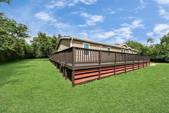 Building Photo - 4000 Mustang Rd