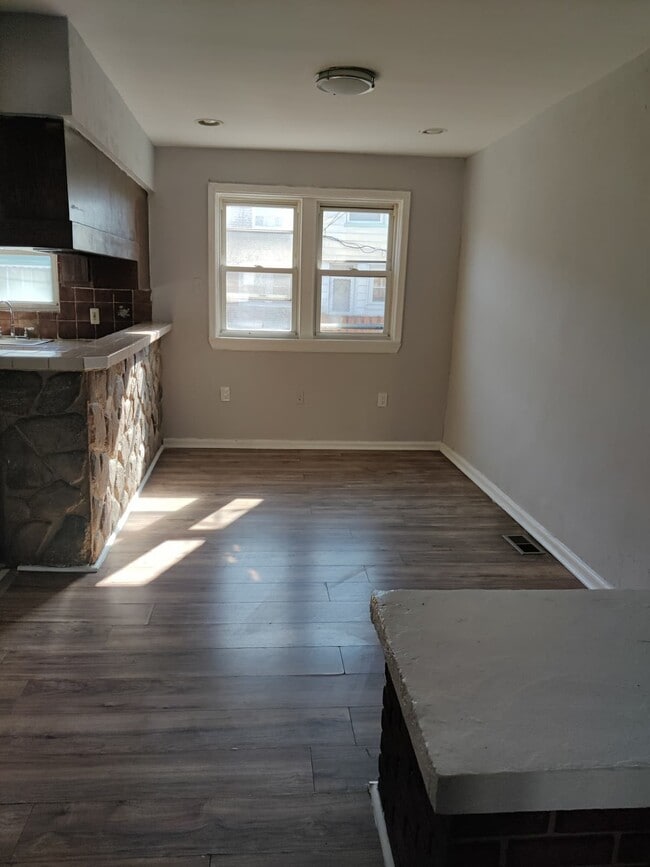 Building Photo - 6546 Theodore St