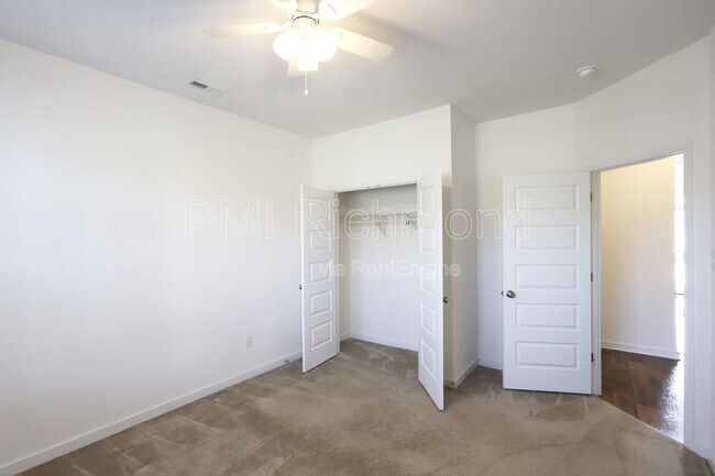 Foto del edificio - 12005 Rubystone Dr