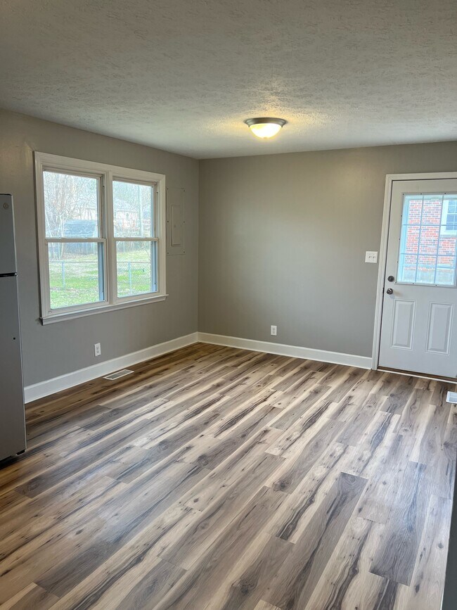 Foto del edificio - 119 Lakeview Dr