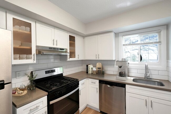 Foto del edificio - Lake Shore Park Apartments