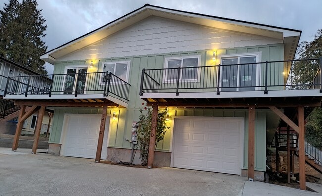 Building Photo - 2417 Snyder Ave