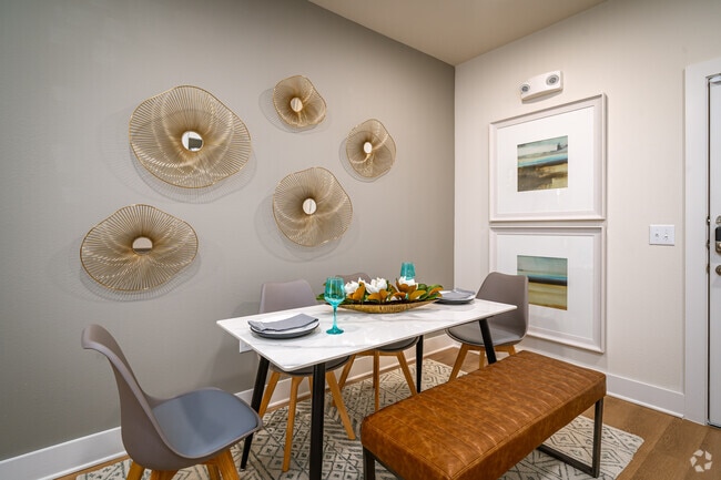 1BR, 1BA - 768SF - Acova Brentwood