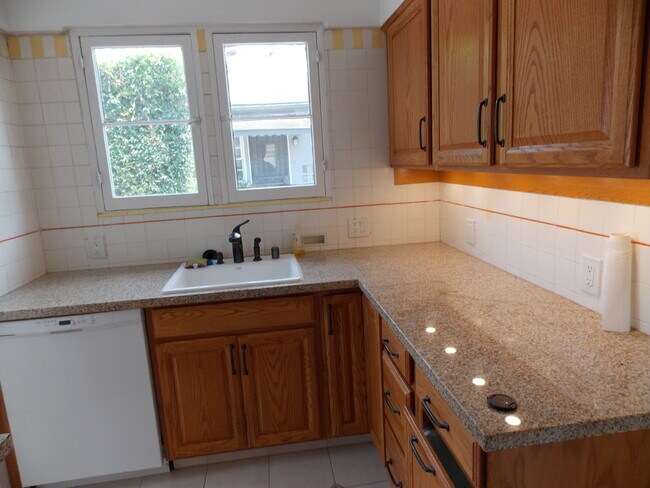 Foto del edificio - 6201 Commodore Sloat Dr