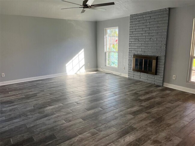 Building Photo - 10919 White Oak Bend Dr