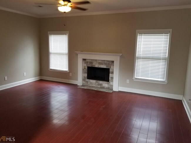 Foto del edificio - 7124 Big Woods Dr