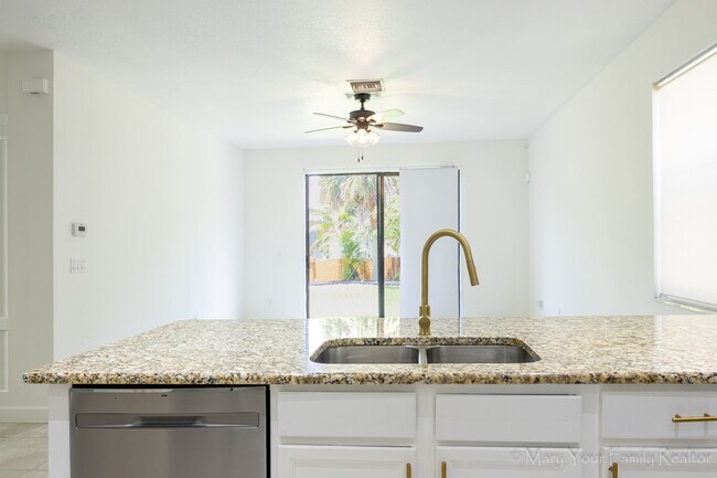 Foto del edificio - 3841 Aspen Leaf Dr