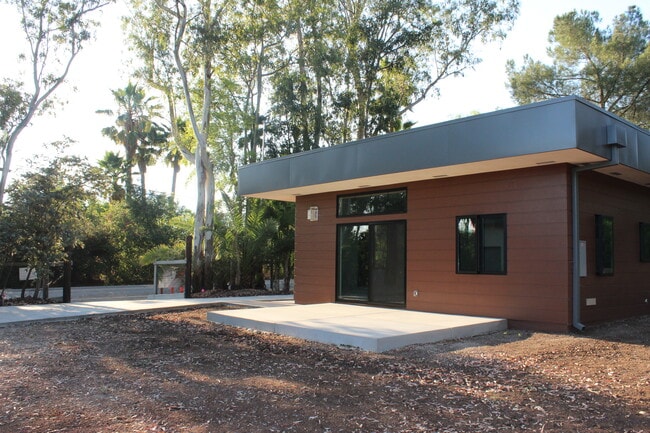 Building Photo - 1220 Rancho Dr