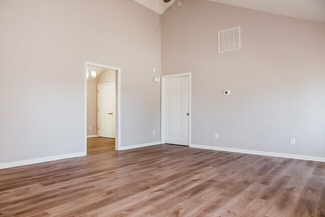 Foto del edificio - 2214 Pleasant Dale Dr