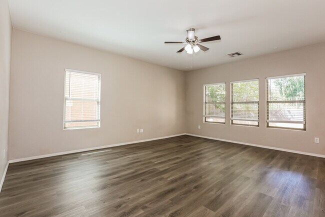 Foto del edificio - 21160 E Munoz St