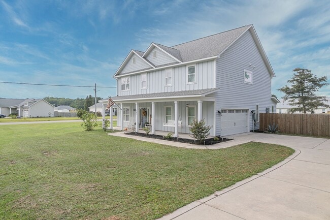 Building Photo - Coastal Elegance on a Spacious Corner Lot in Kings Harbor