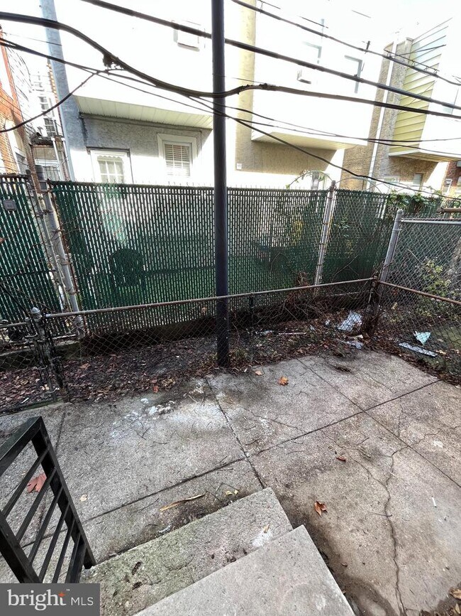 Foto del edificio - 6025 Delancey St