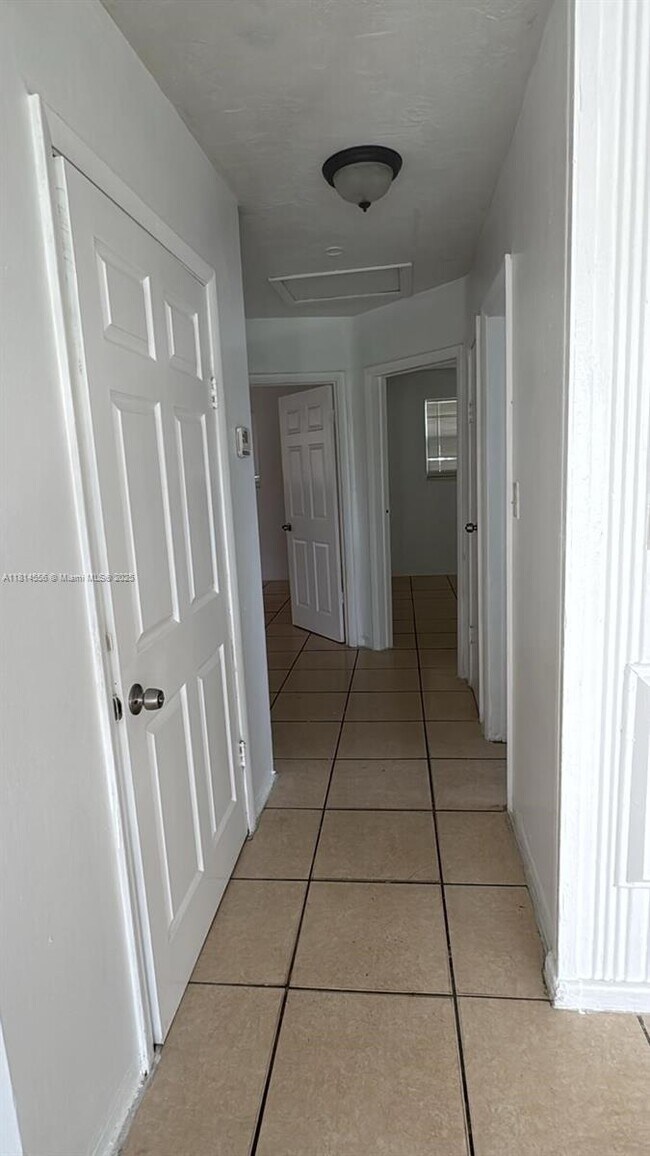 Foto del edificio - 2880 NW 12th Ct