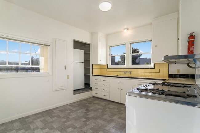 Foto del edificio - 2432 Webb Ave