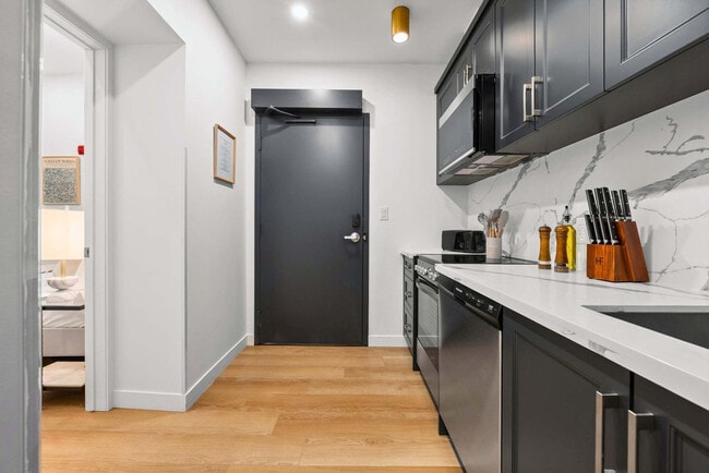 Building Photo - 168 McCaul St
