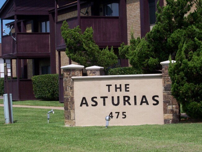 Las Asturias - 475 Industrial Dr W